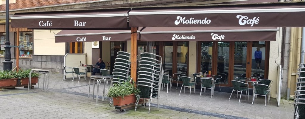 12. Moliendo Café